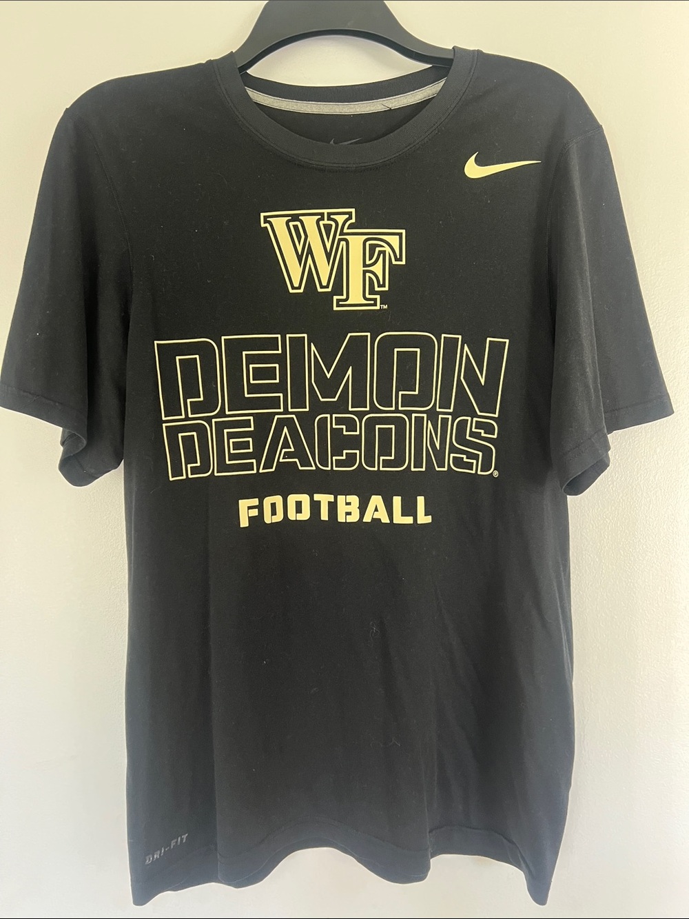 Nike Men’s Small Black & Gold Wake Forest Demon Deacons DriFit Football Tee